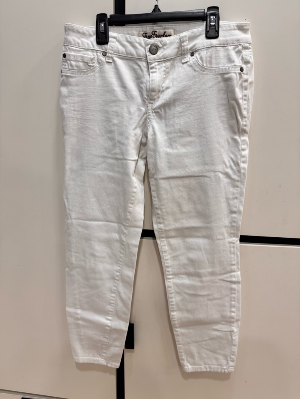 True Freedom White Slim juniors size 11 Jeans